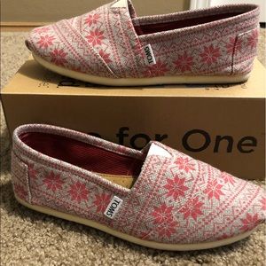 TOMS Flats